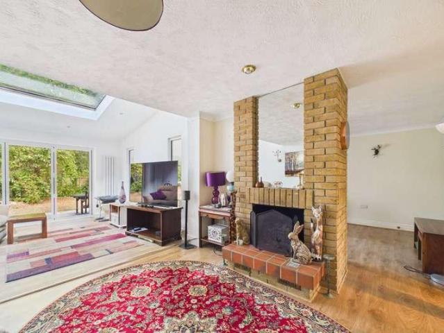 5 bed house for sale