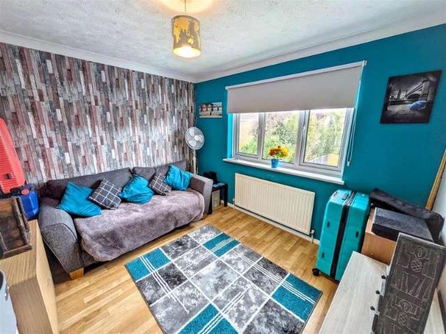 5 bed house for sale