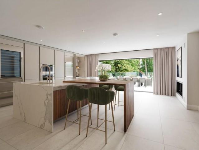 5 bed house for sale
