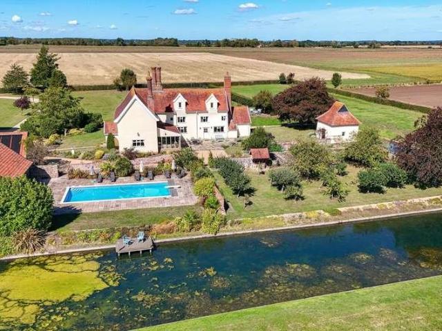 5 bed house for sale