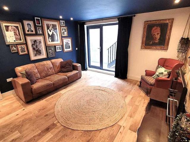 5 bed house for sale