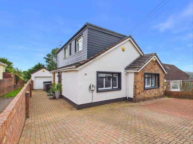 5 bed house for sale