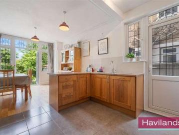 5 bed house for sale