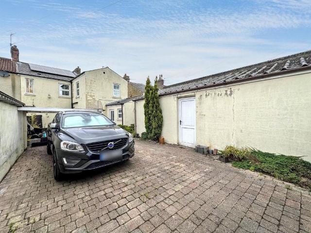 5 bed house for sale