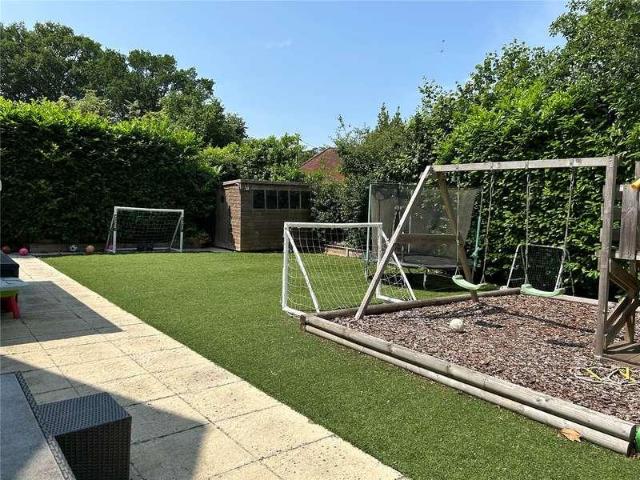 5 bed house for sale