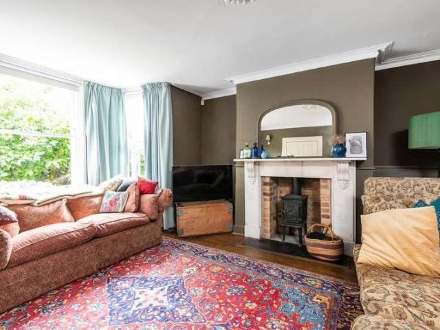 5 bed house for sale
