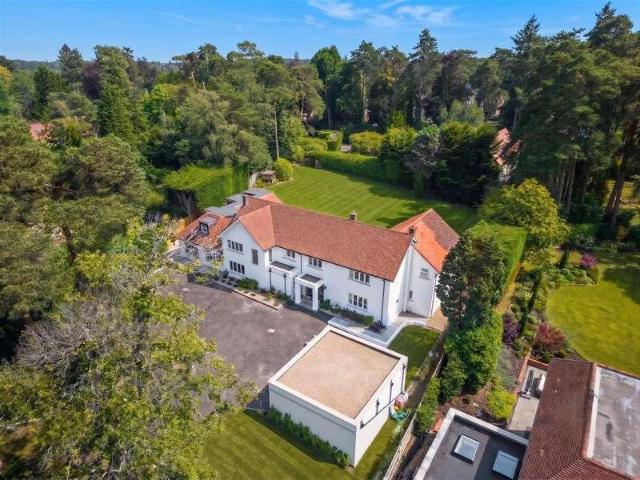 5 bed house for sale