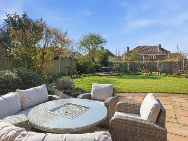 5 bed house for sale