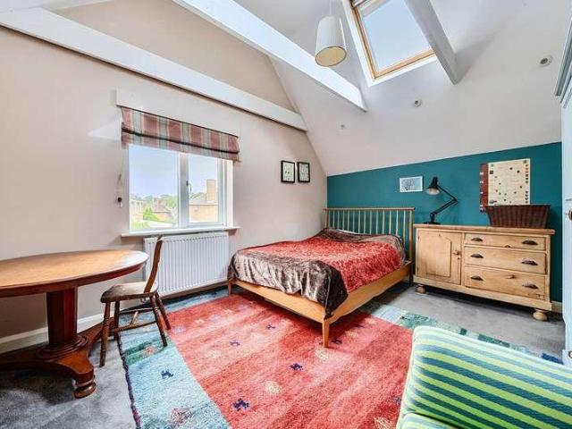 5 bed house for sale