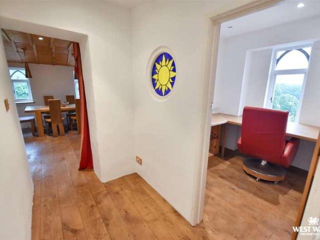 5 bed house for sale