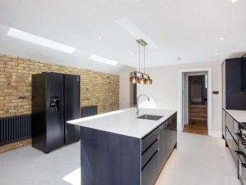 5 bed house for sale