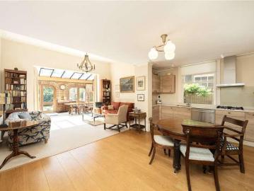 5 bed house for sale