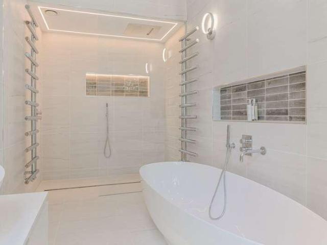 5 bed house for sale