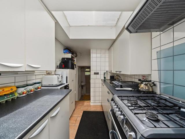 5 bed house for sale