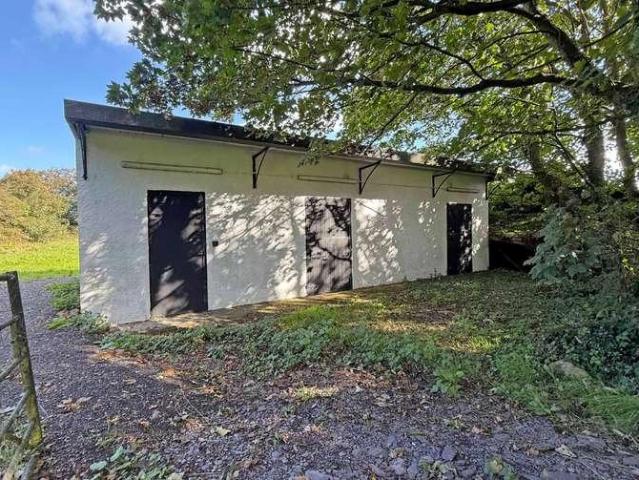 5 bed house for sale