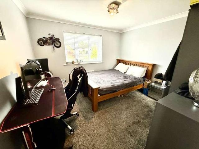 5 bed house for sale