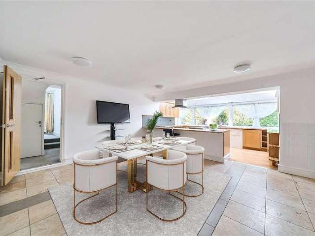 5 bed house for sale