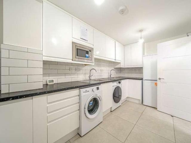 6 bed house for sale