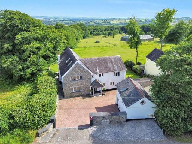 5 bed house for sale
