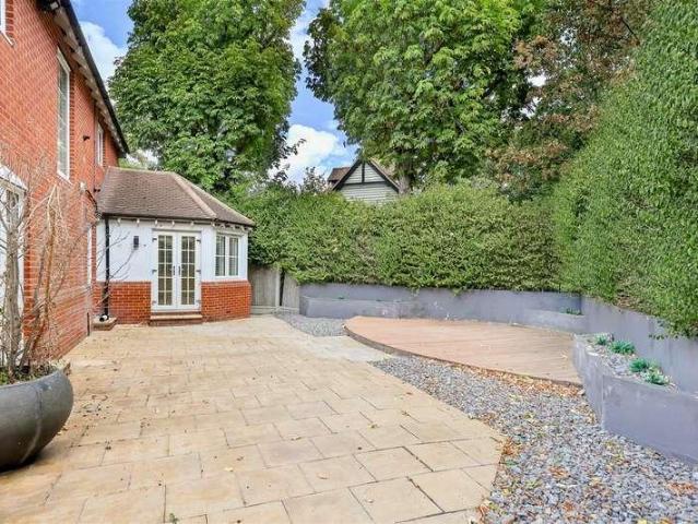 5 bed house for sale