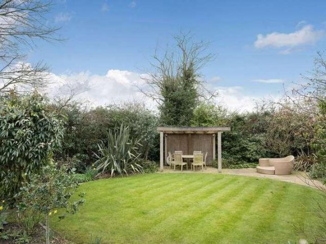 5 bed house for sale