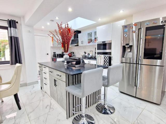 5 bed house for sale