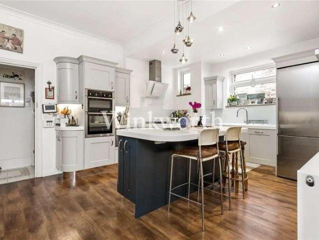 5 bed house for sale