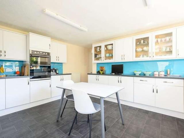 5 bed house for sale