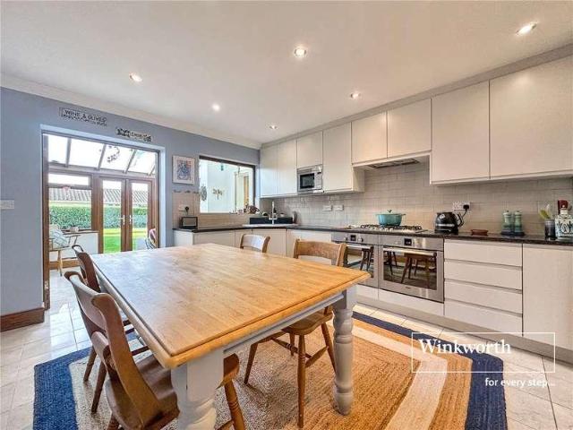 5 bed house for sale