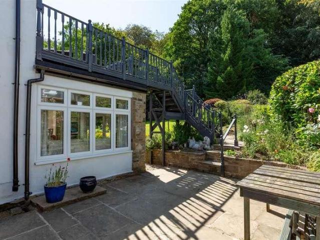 5 bed house for sale
