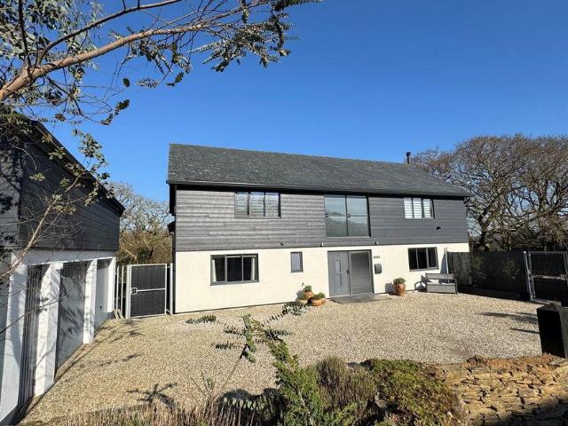 5 bed house for sale