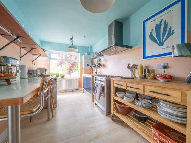 5 bed house for sale