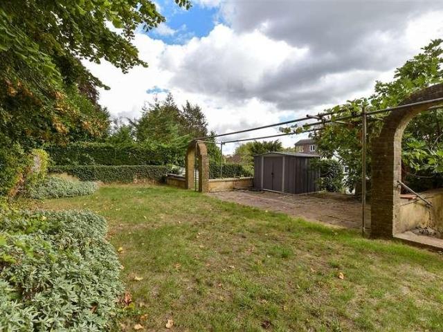 5 bed house for sale