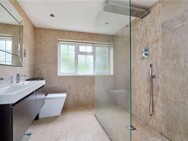 5 bed house for sale