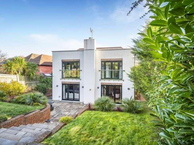 5 bed house for sale