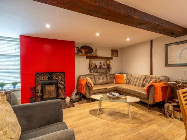 5 bed house for sale