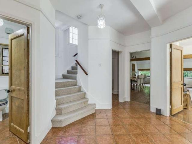 5 bed house for sale