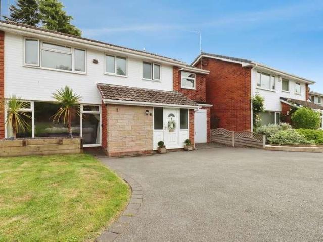 5 bed house for sale
