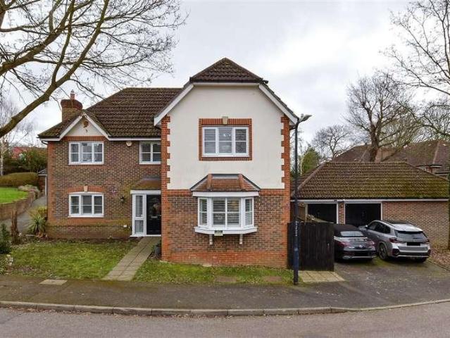 5 bed house for sale