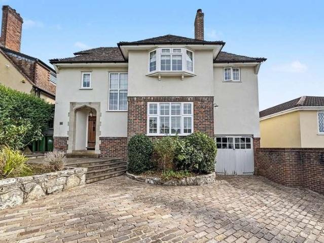 5 bed house for sale