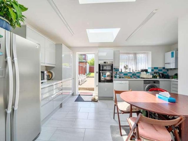5 bed house for sale