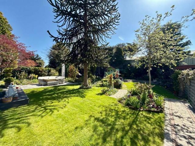 5 bed house for sale