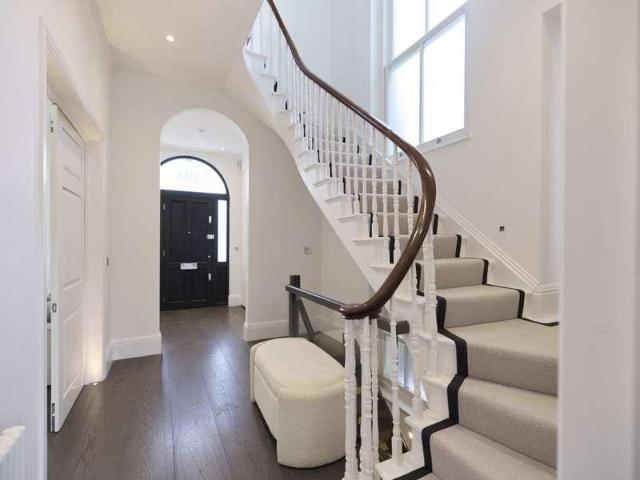 6 bed house for sale