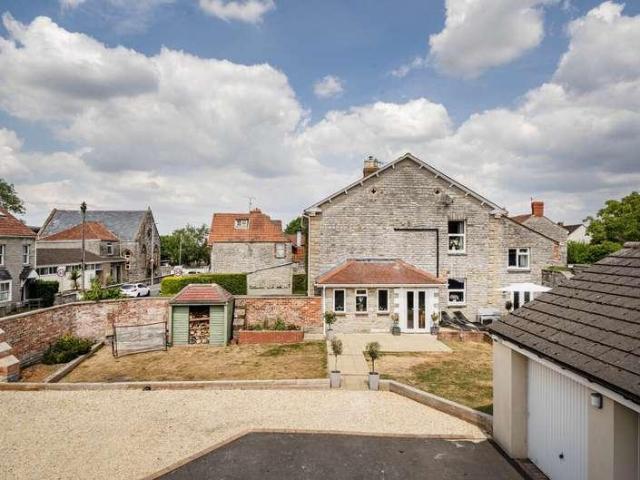 5 bed house for sale