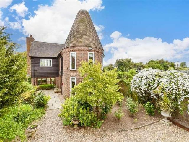 5 bed house for sale
