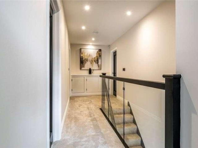 5 bed house for sale