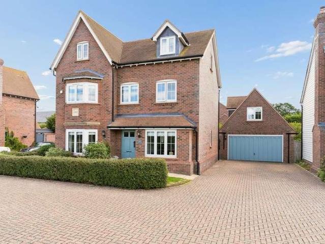 5 bed house for sale