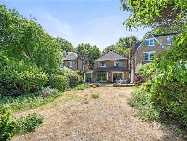 5 bed house for sale