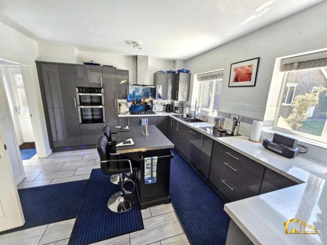 5 bed house for sale
