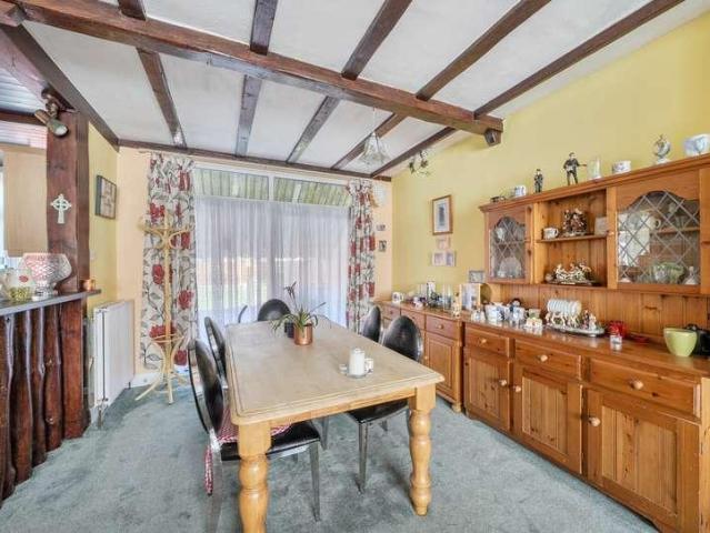 5 bed house for sale